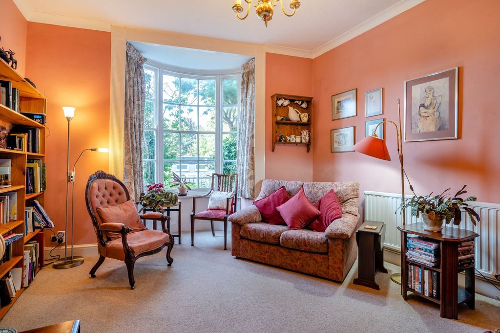 Property photo 3 of 28 P042128_03.Jpg