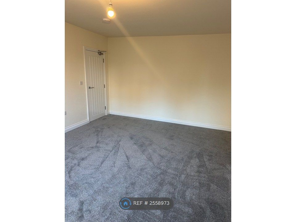 Property photo 3 of 7 Living