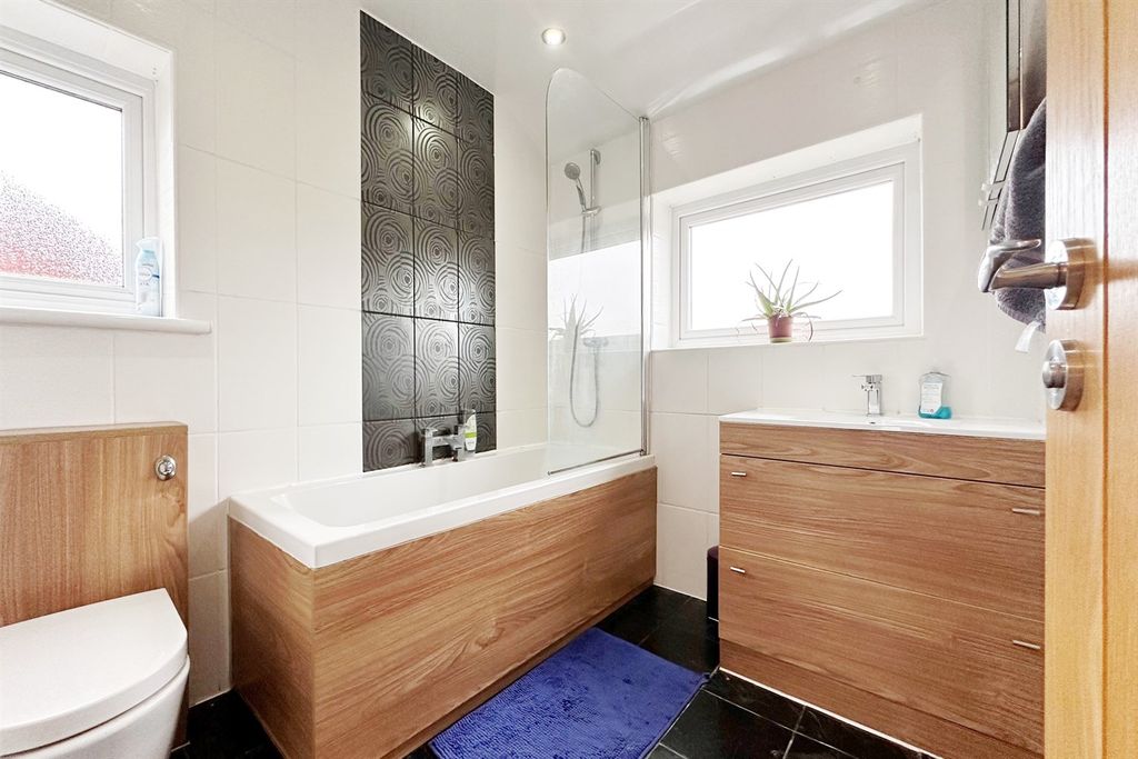 Property photo 3 of 12 Bathroom