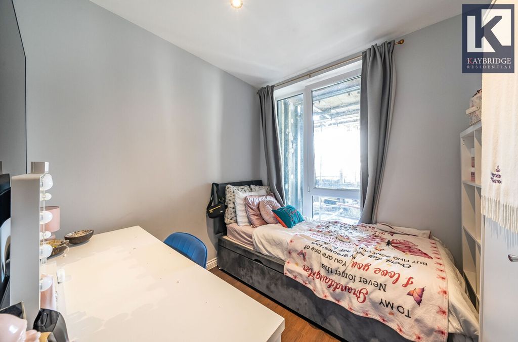 Property photo 3 of 19 Saxon House, London Road, Sm6 7An