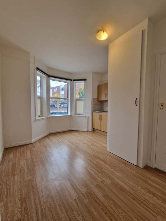 Property photo 1 of 7 Room