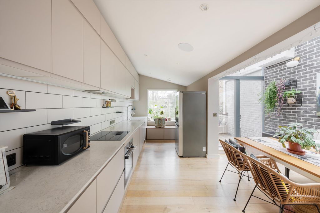 Property photo 2 of 14 Image