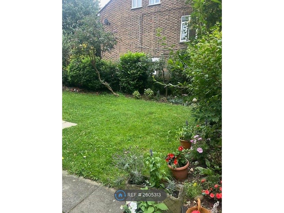 Property photo 2 of 20 Shared Garden