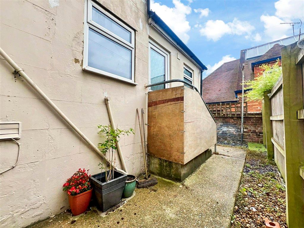 Property photo 2 of 6 Courtyard Garden