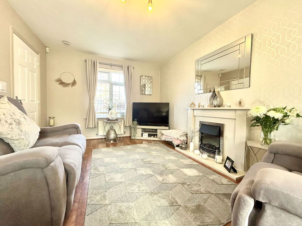 Property photo 2 of 32