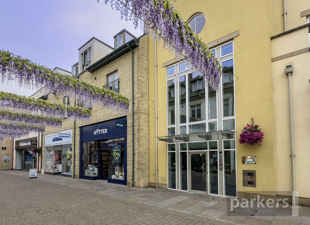 Property photo 3 of 17 Picture No. 30