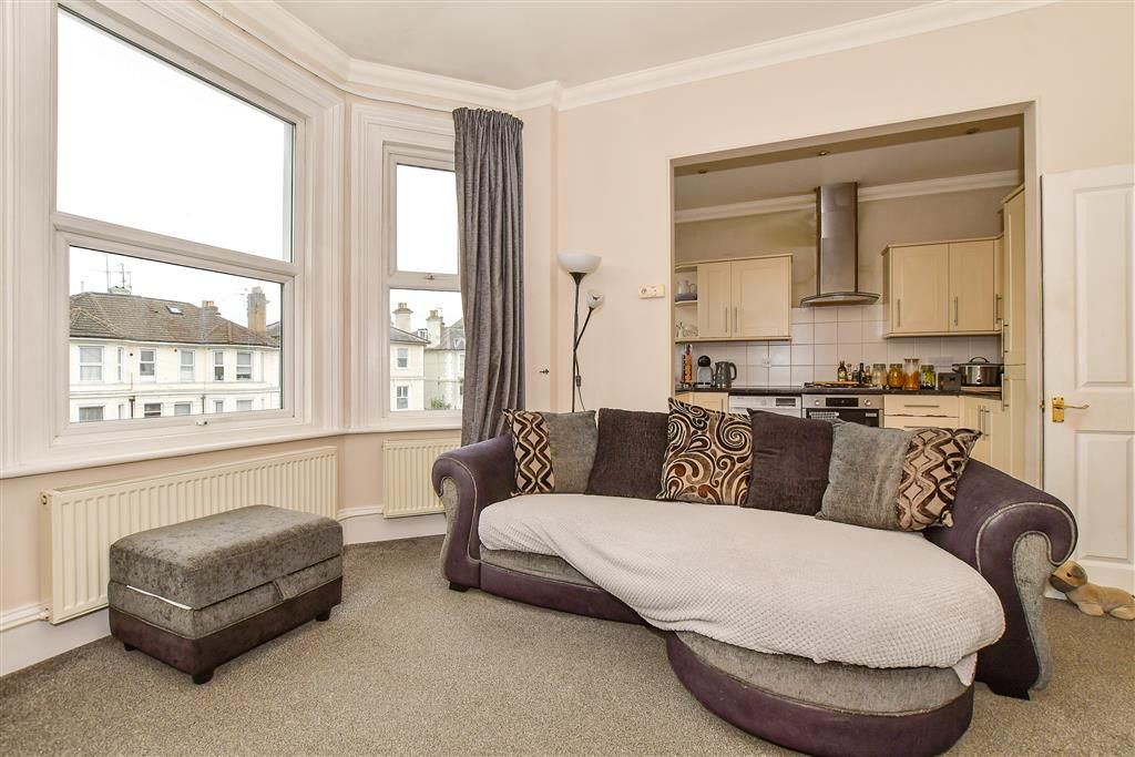 Property photo 2 of 13 Lounge