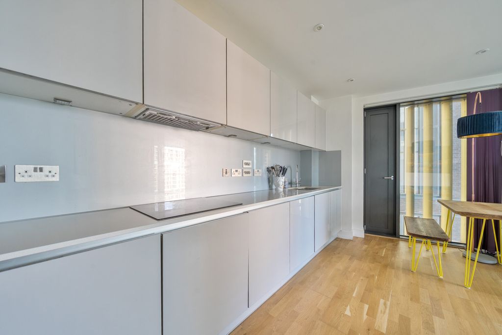Property photo 3 of 16 Kitchen