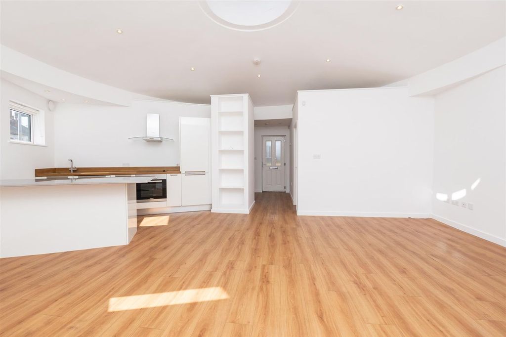 Property photo 2 of 30 538-Gloucester-Road-Bs7-8Uf-15.Jpg