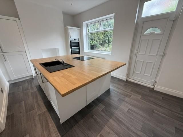 Property photo 2 of 9 Kitchen