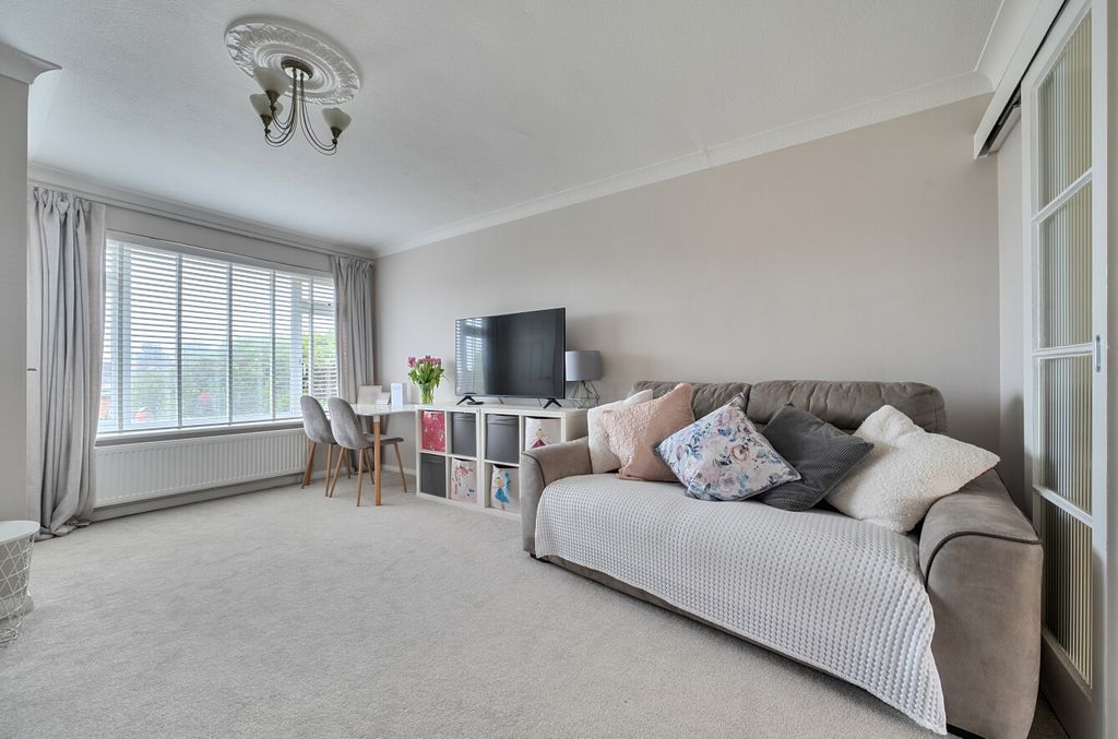 Property photo 2 of 14 1465745-18-6A0d9c...