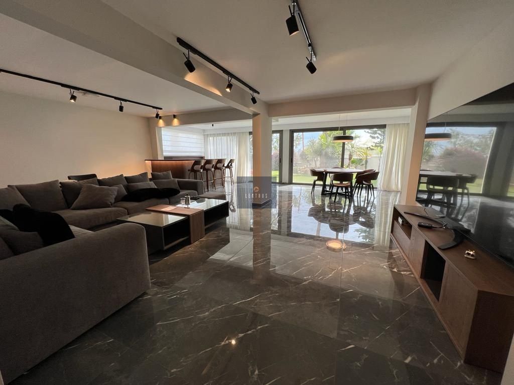 Property photo 2 of 30