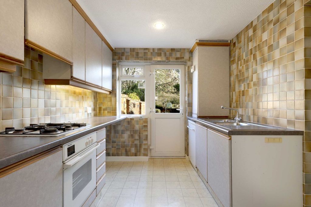 Property photo 3 of 15 Picture No. 12