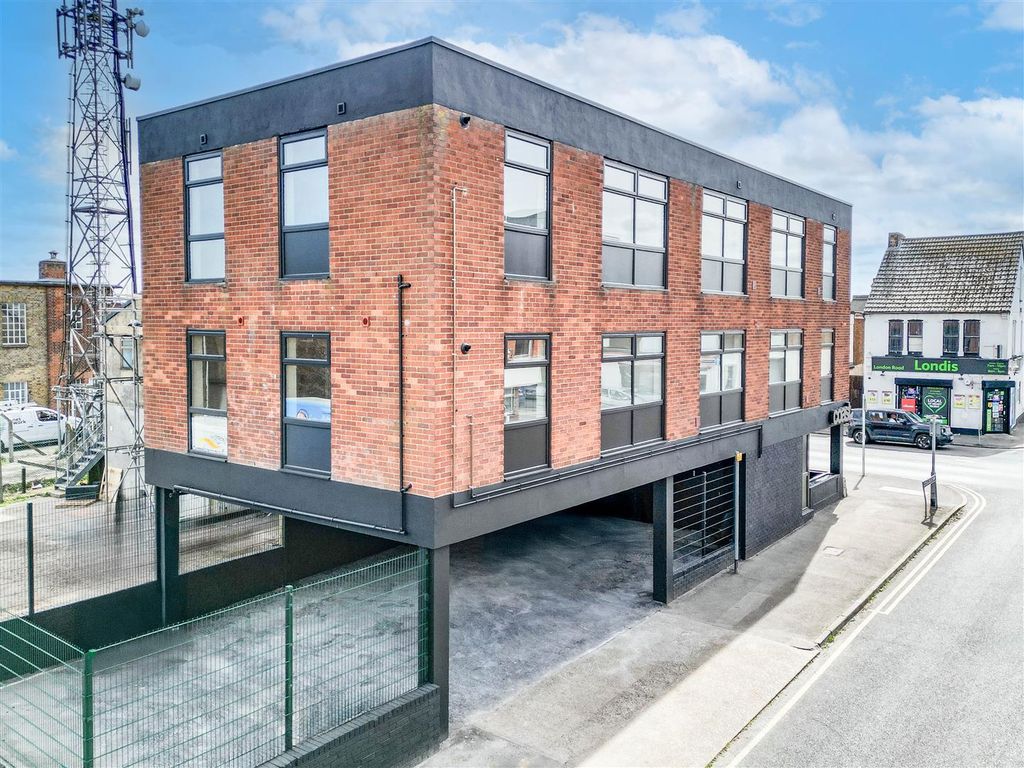 Additional image 11 of 2 bed flat for saleLondon Road, Hadleigh, Benfleet SS7