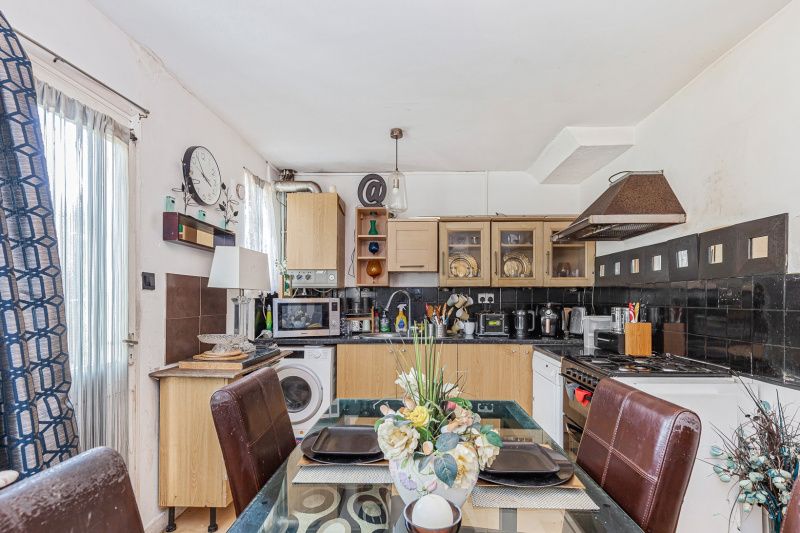 Property photo 3 of 9 Kitchen