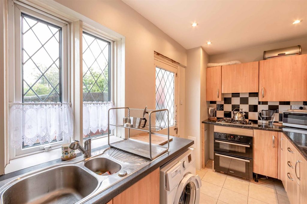 Property photo 2 of 17 Kitchen
