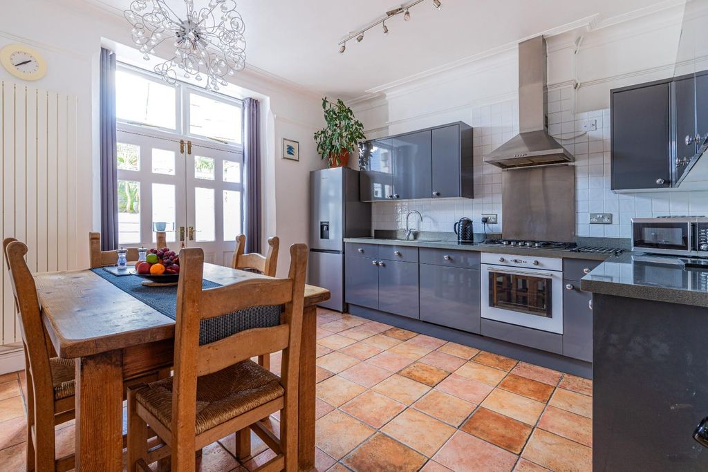 Property photo 2 of 24 Kitchen
