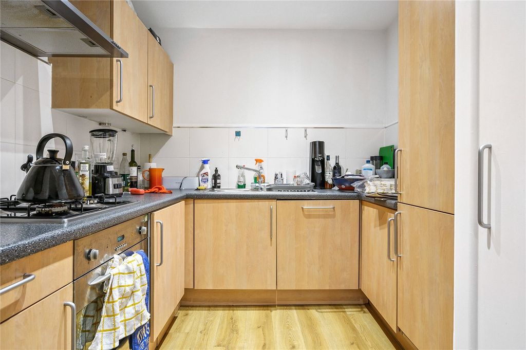 Property photo 3 of 10 Kitchen