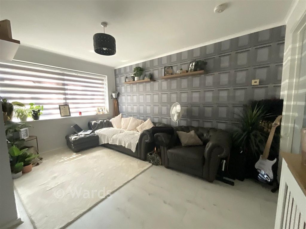 Property photo 3 of 5 Lounge