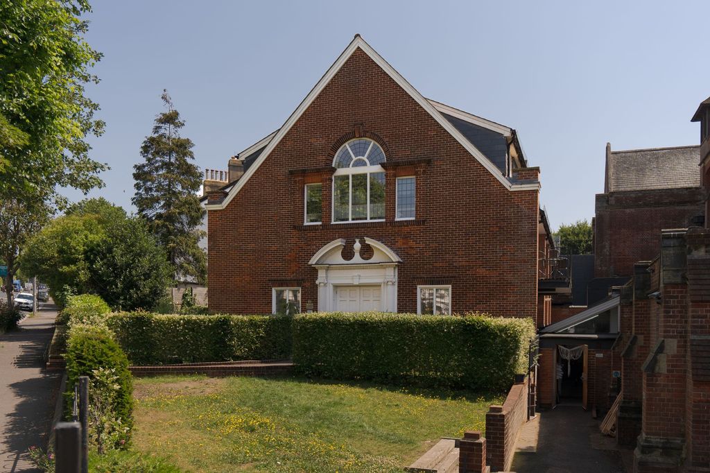 Property photo 1 of 11