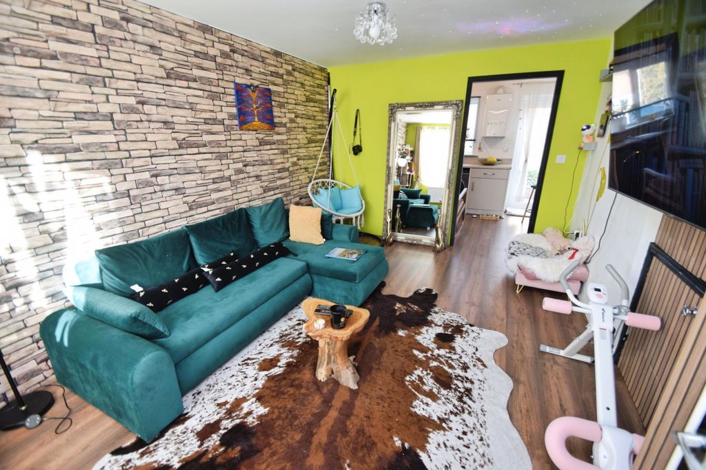 Property photo 2 of 16 07000d05-Lounge 201