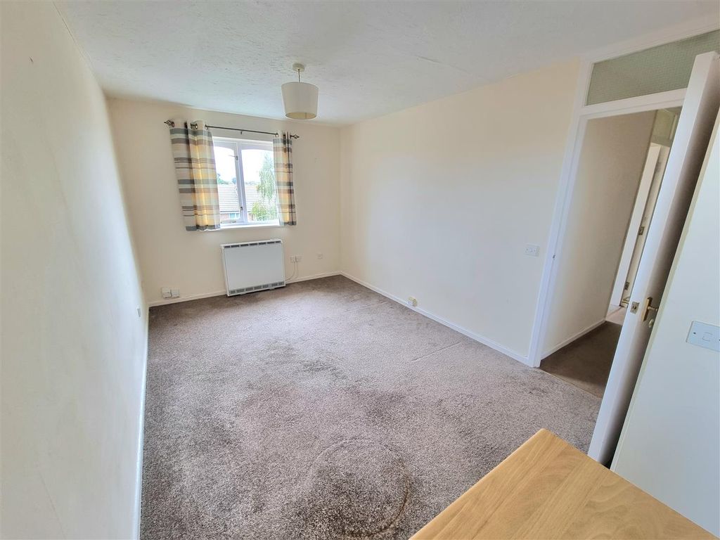 Property photo 3 of 11 Living Room