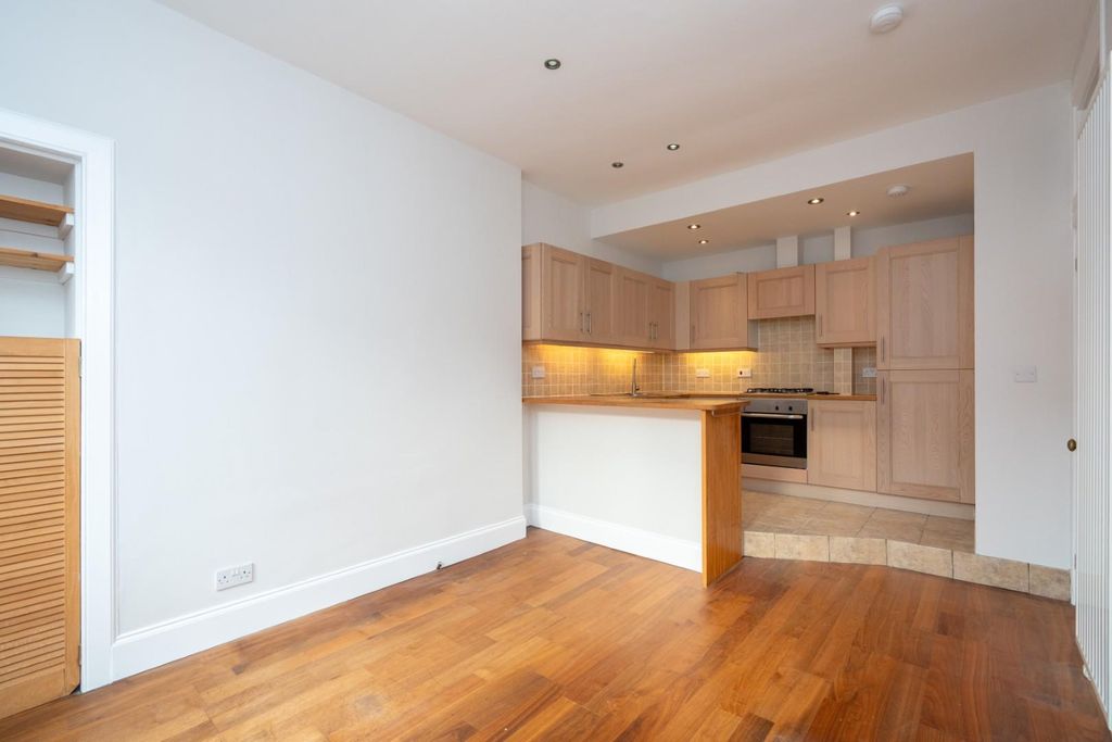 Property photo 3 of 23