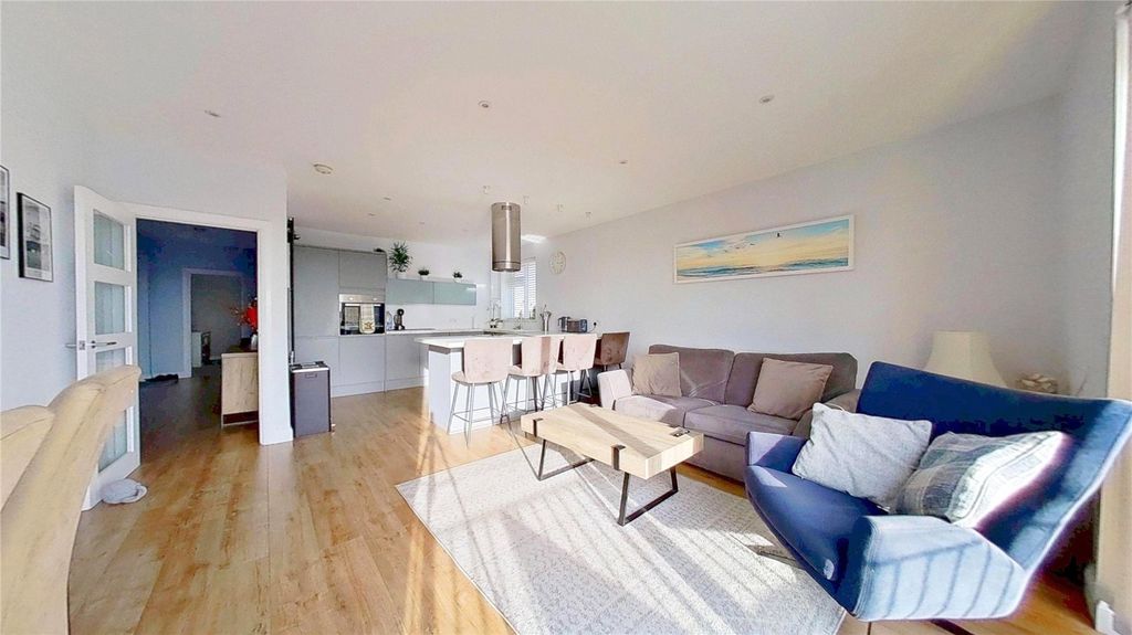 Property photo 2 of 17 Picture No. 05