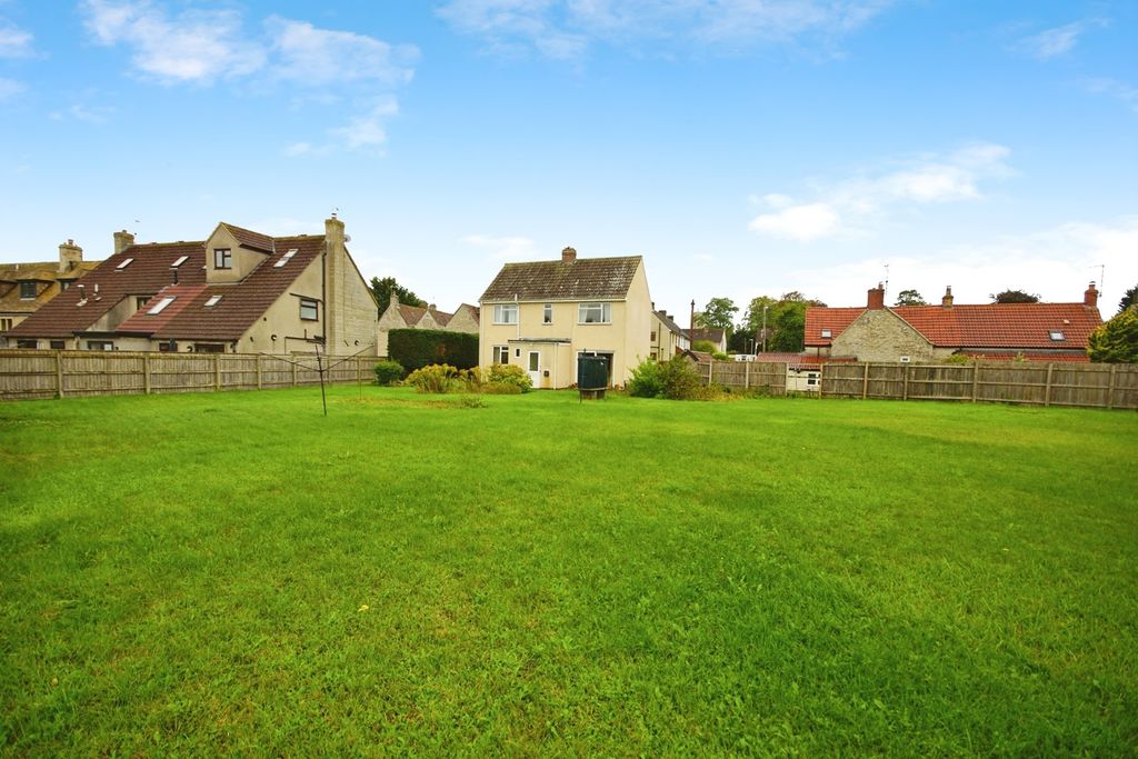 Property photo 2 of 17 Photo