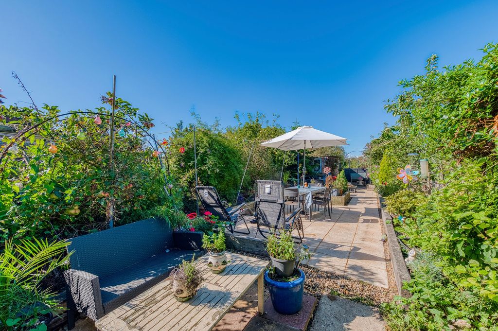 Property photo 2 of 19