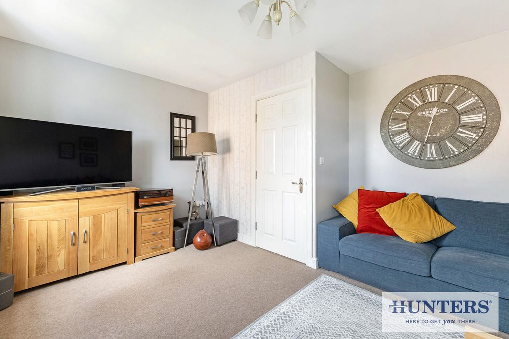 Property photo 3 of 30 Living Room