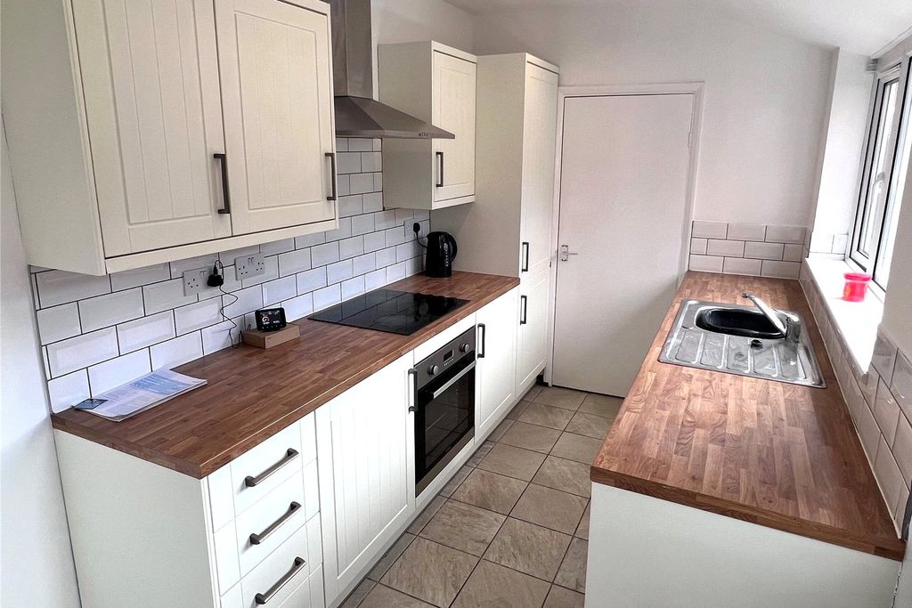 Property photo 2 of 9 Picture No. 11