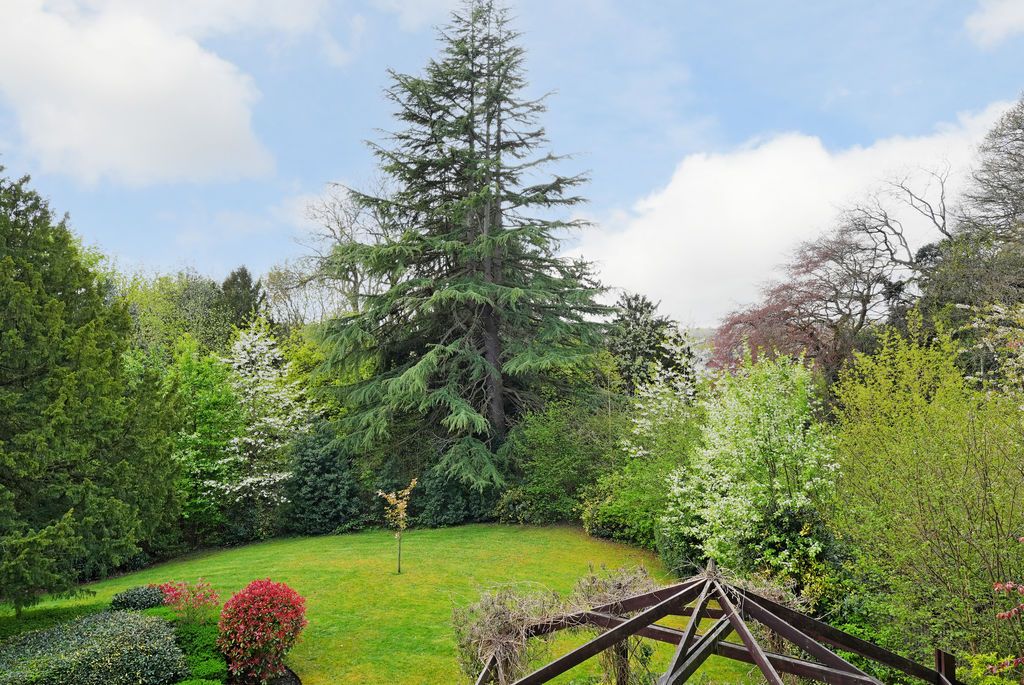 Property photo 1 of 26 Communal Gardens