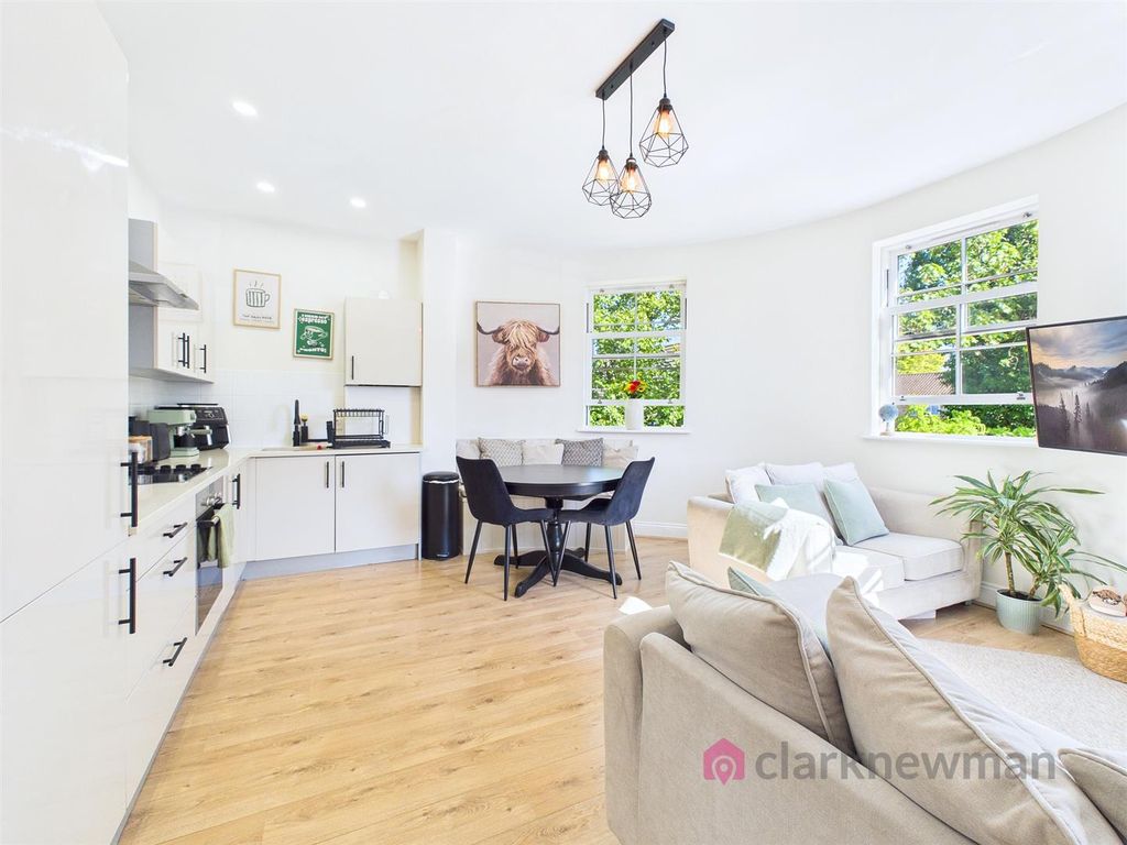 Property photo 2 of 11 Open Plan Living