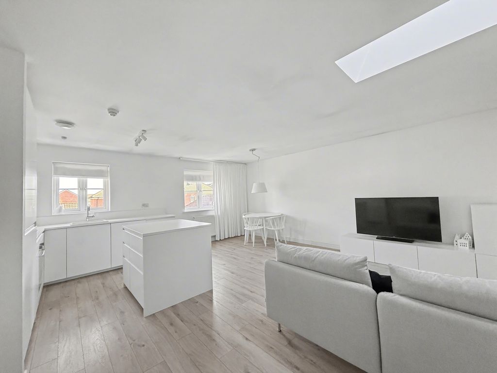 Property photo 2 of 16 11