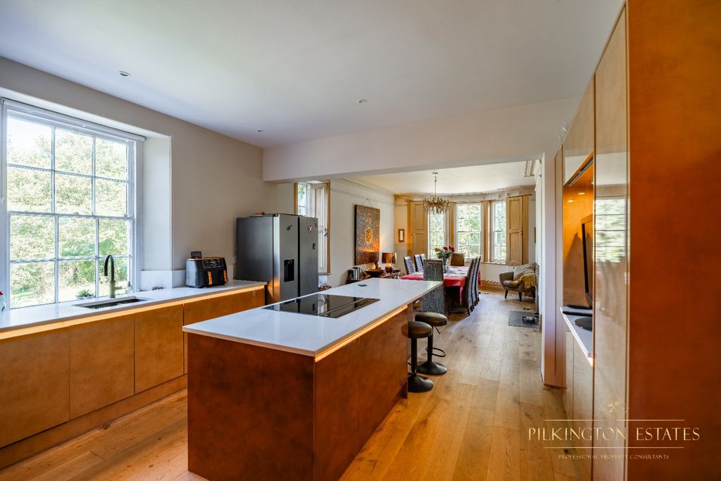 Property photo 3 of 27 4437134