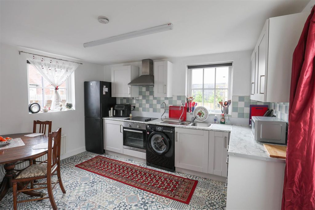 Property photo 3 of 12