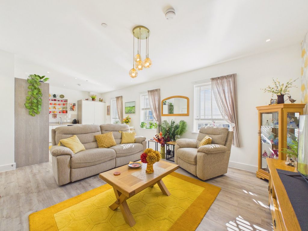 Property photo 2 of 17 Open Plan Living
