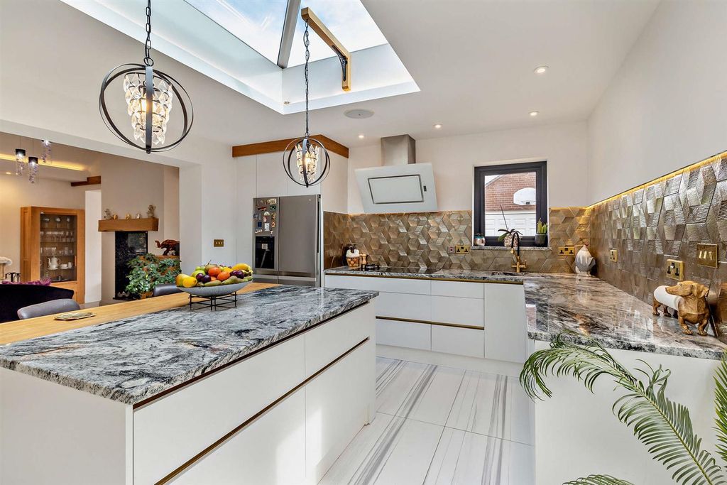 Property photo 3 of 35 8620467-Interior06-800.Jpg
