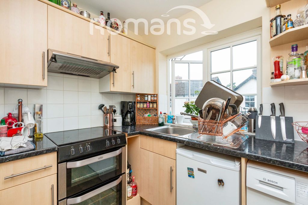 Property photo 3 of 7 Kitchen