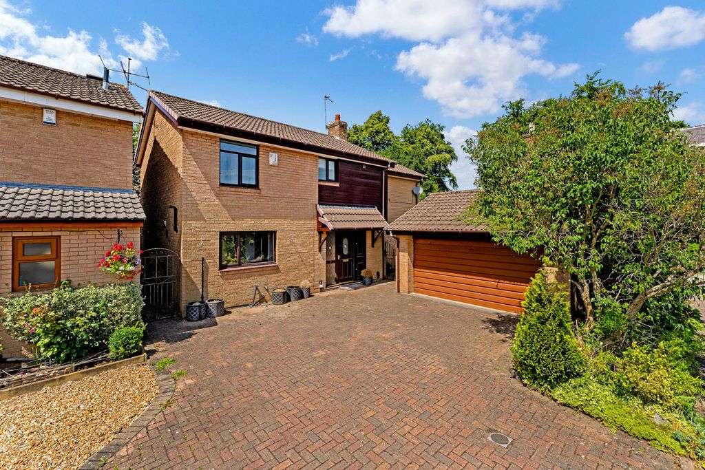 Property photo 1 of 27