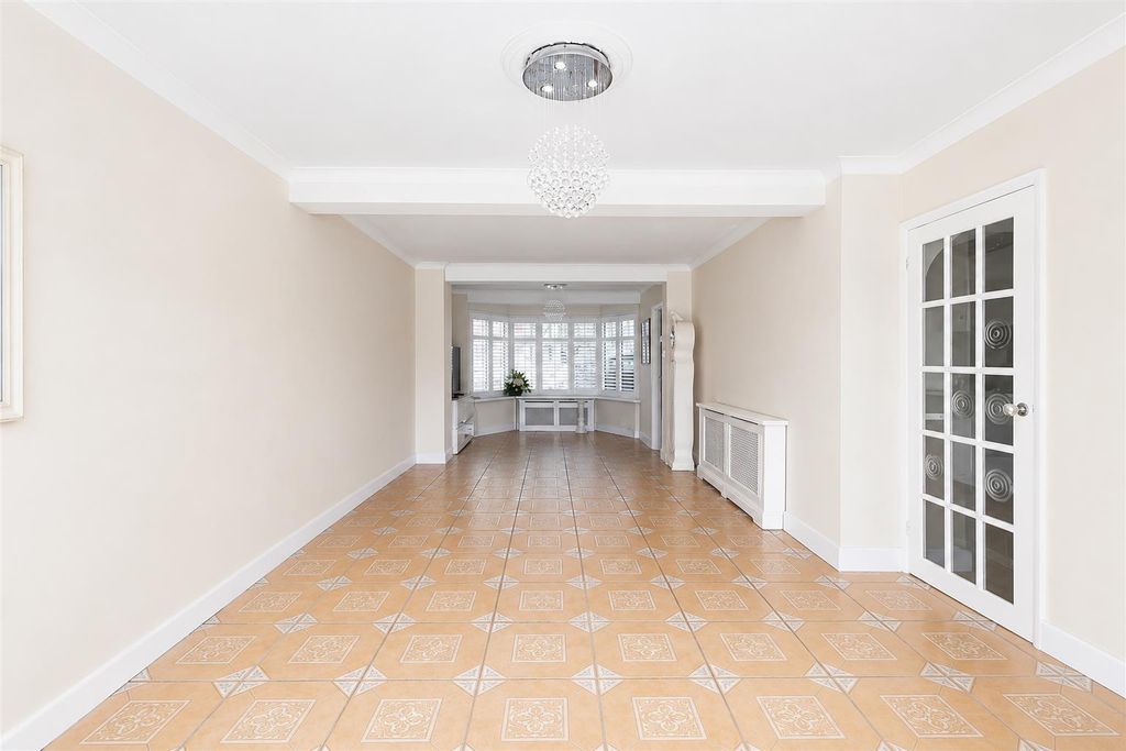 Property photo 2 of 16 Lounge.Jpg