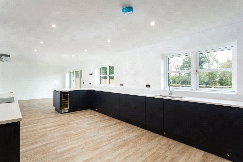 Property photo 3 of 12 Kitchen