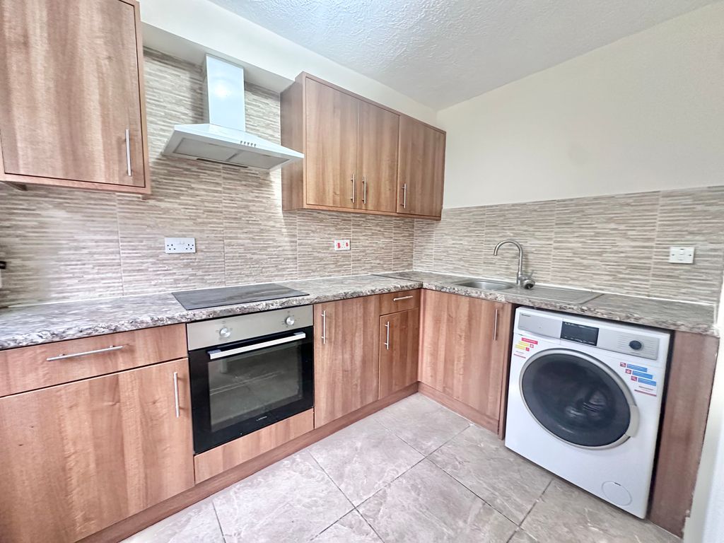 Property photo 2 of 8 Kitchen