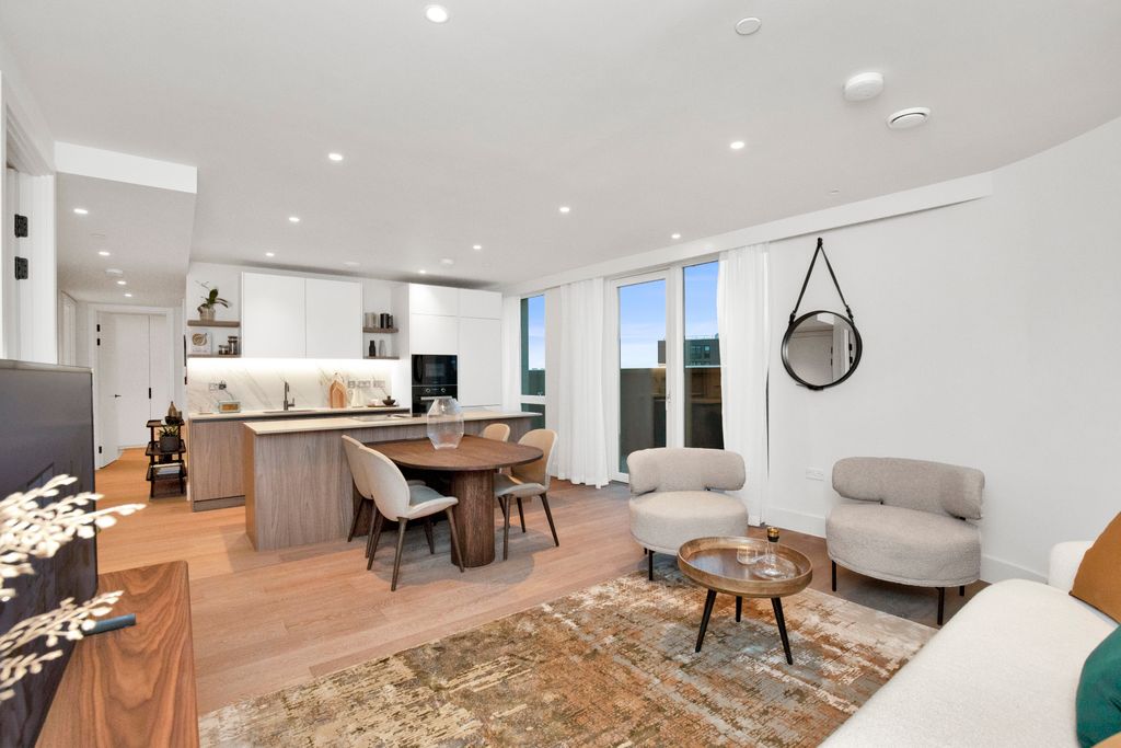 Property photo 2 of 10 Penthouse (4).Jpg