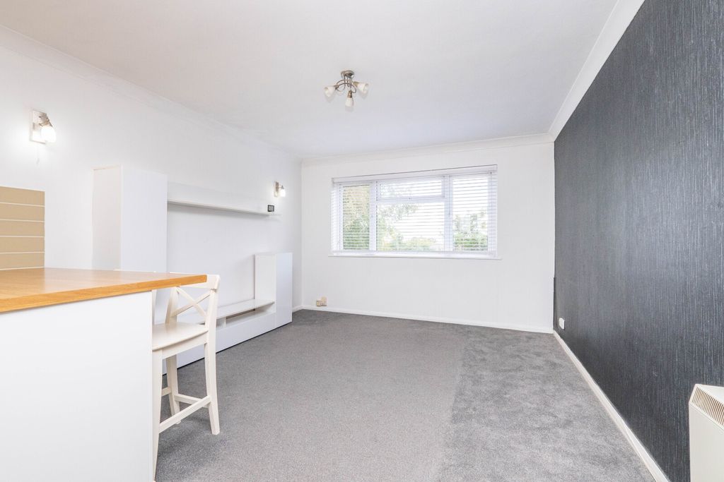 Property photo 3 of 8 Picture No. 12