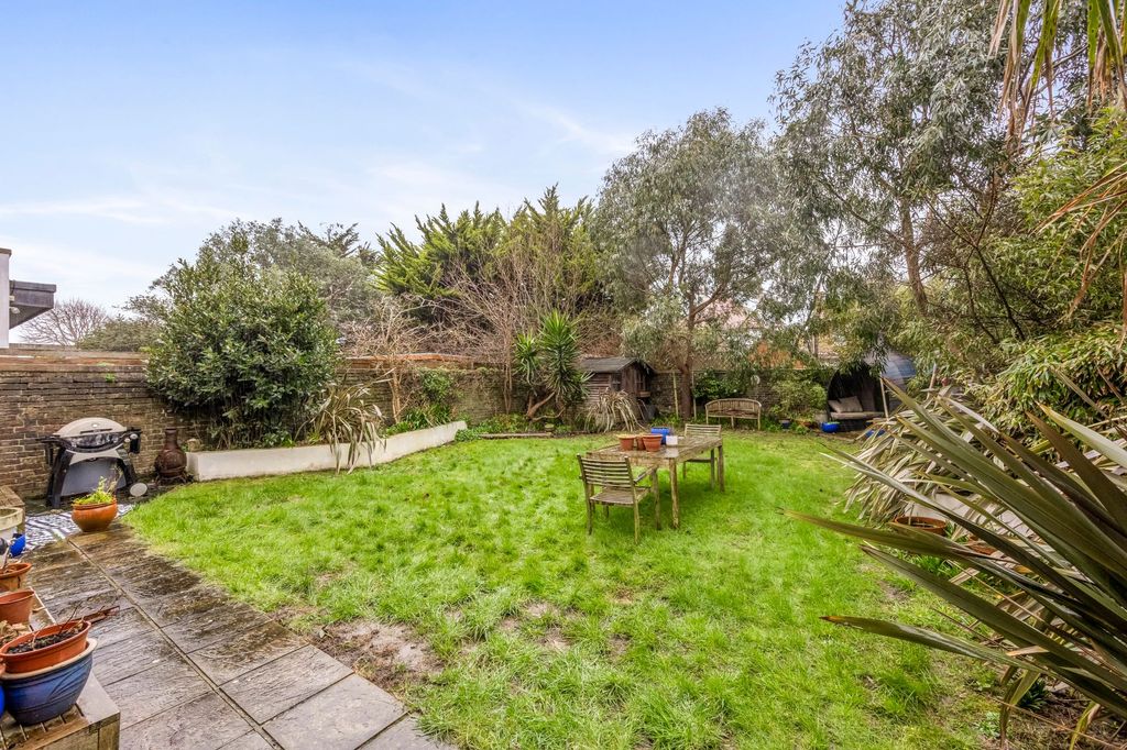 Property photo 2 of 29