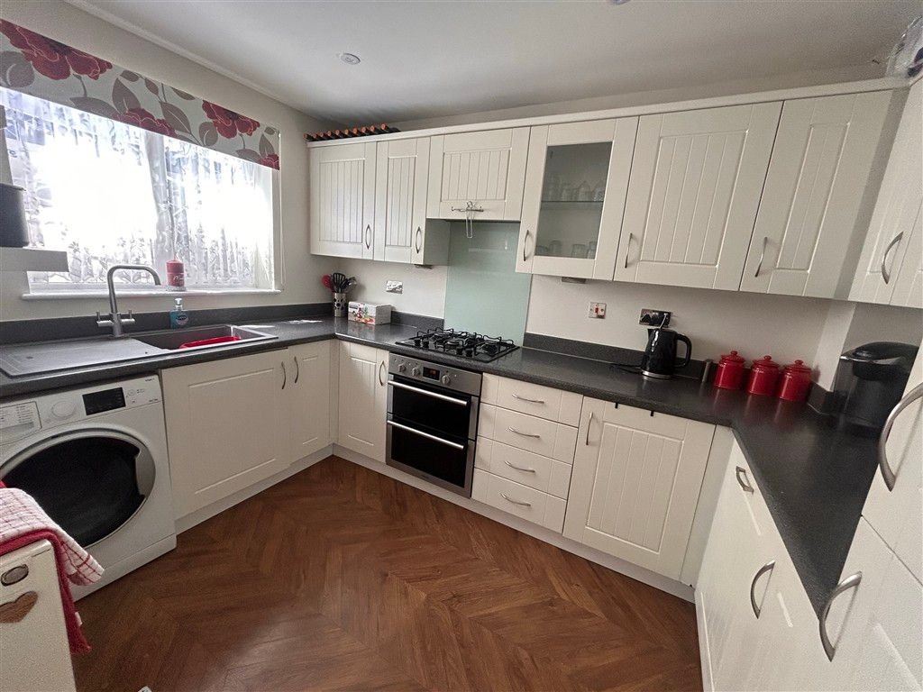 Property photo 2 of 9 Kitchen