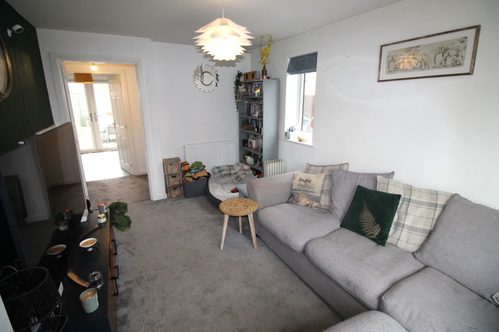 Property photo 3 of 11 Lounge