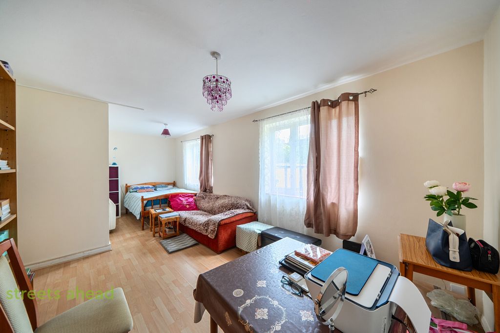 Property photo 3 of 12 095047Fd-87Ae-42c...